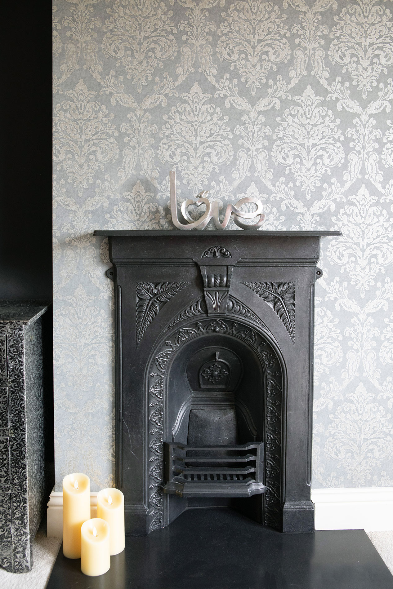 Feature Wallpaper & Fireplace, Shefford