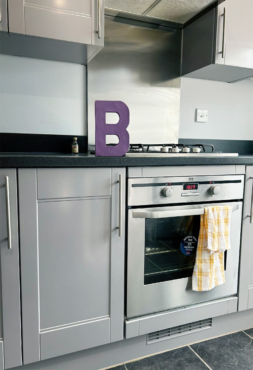 A smooth, flawless platinum grey spray painted finish for this Shefford Kitchen